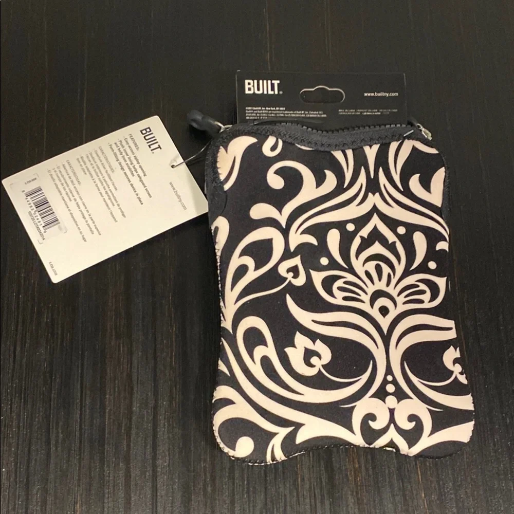 Neoprene E-Reader/Tablet Sleeve - Black and White. NWT. Fits 7-8”